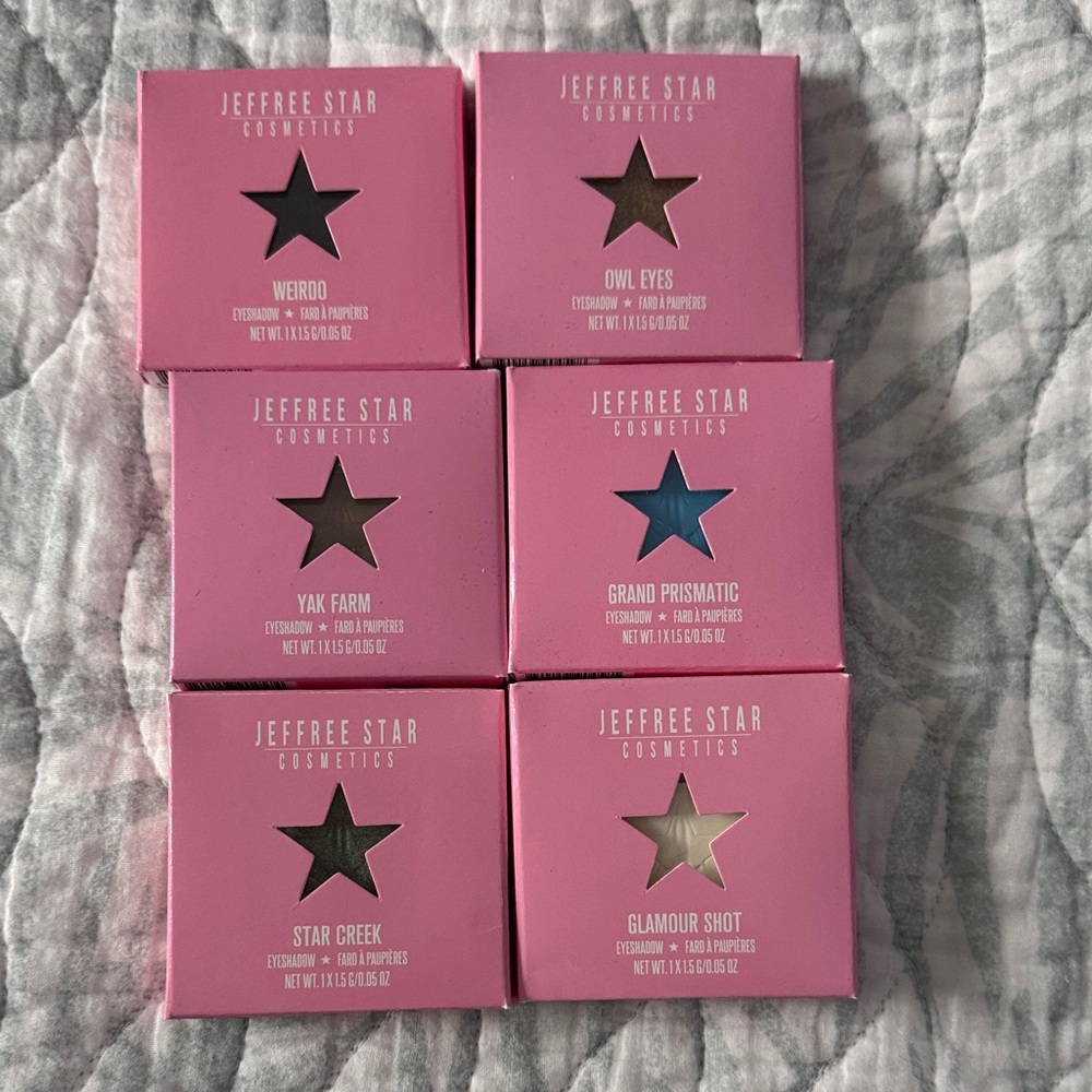 Jeffree Star Cosmetics Eyeshadow Duo in Pink Packaging